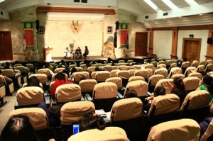 Akademika National Talkshow yang bertempat di Gedung Teater FK Unud, Senin (16/9). (Foto: Sangga/Akademika)