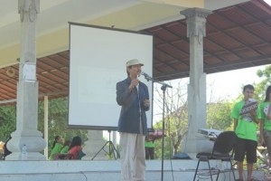 Sambutan PR III Unud dan sekaligus membuka kegiatan Go Green yang diadakan di bawah pintu masuk jalan Tol Nusa Dua