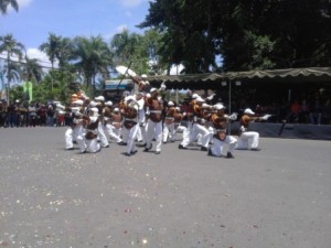 Drama singkat mengenai hak petani yang di mix kedalam variasi gerakan Defile Fakultas Pertanian.