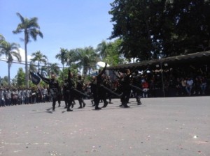 Solid dan karakter kuat tampak dalam penampilan Defile Fakultas Teknik.