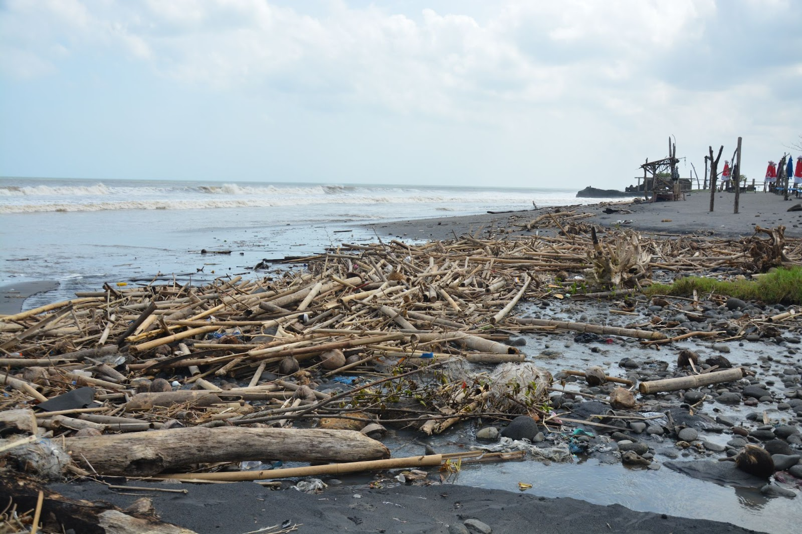 Sampah di Pantai Yeh Gangga, Masalah Klasik yang Mengusik