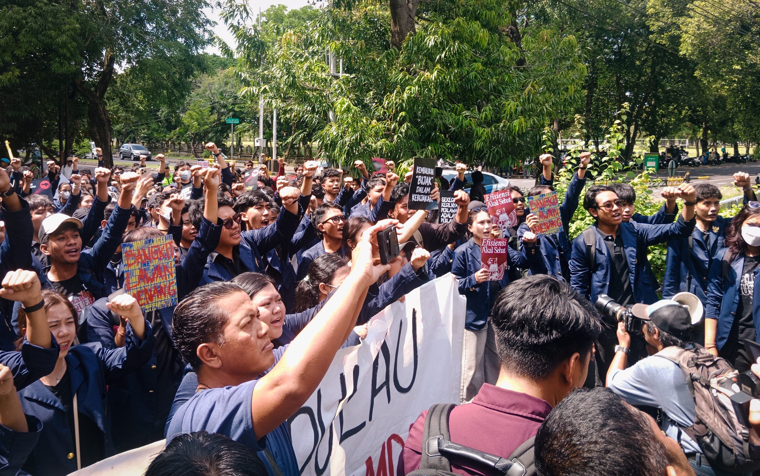 Bali Darurat Sampah, Mahasiswa Serbu Kantor DPRD Bali