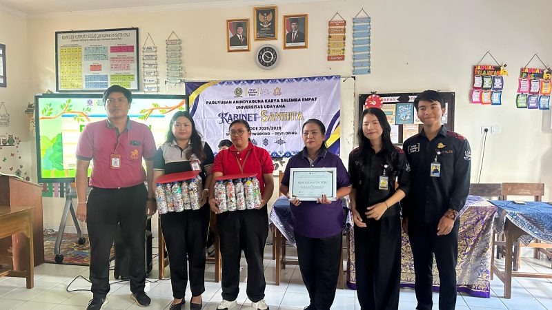 Mahasiswa Unud Bersama Siswa SD Olah Sampah Menjadi Produk Ramah Lingkungan