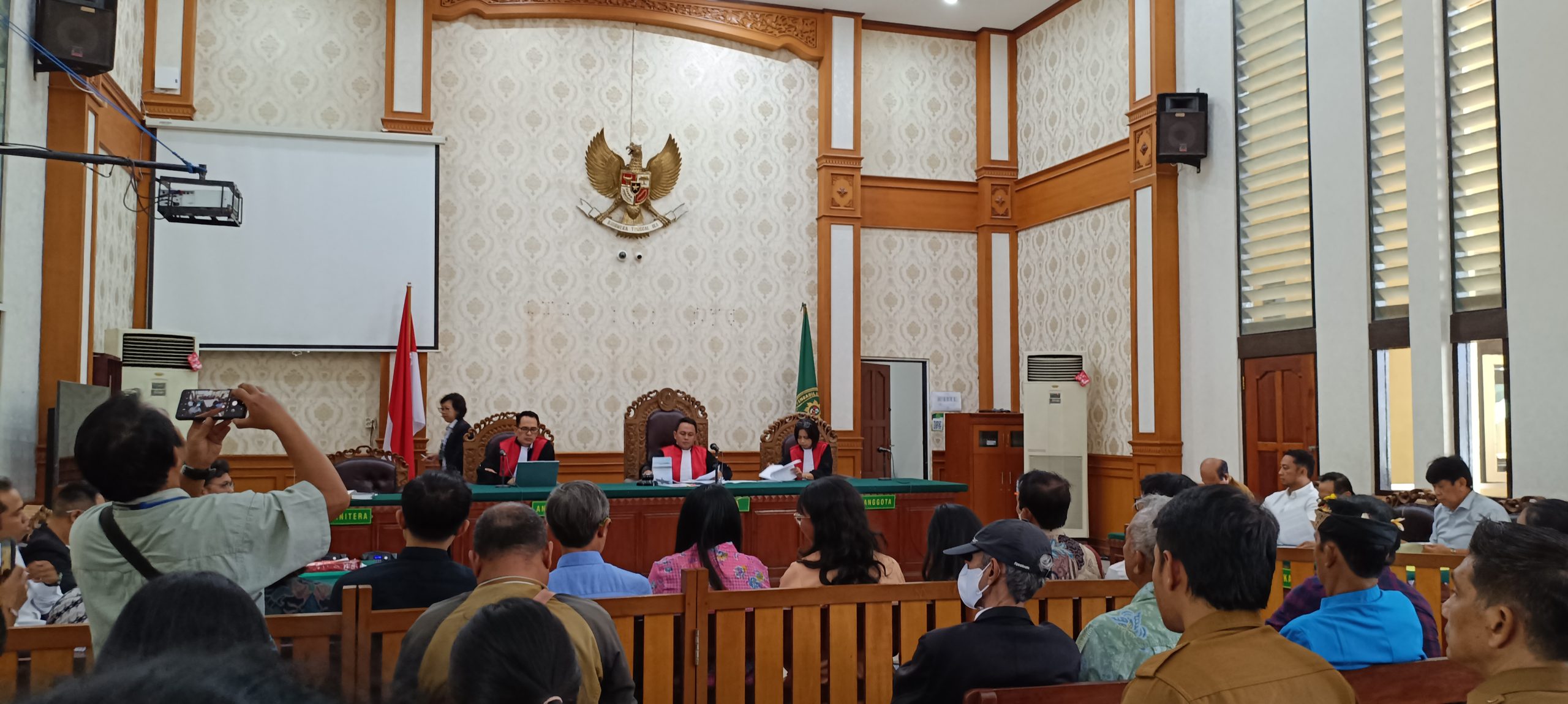 Agenda Sidang Perdana Gugatan Warga Bali Ditunda